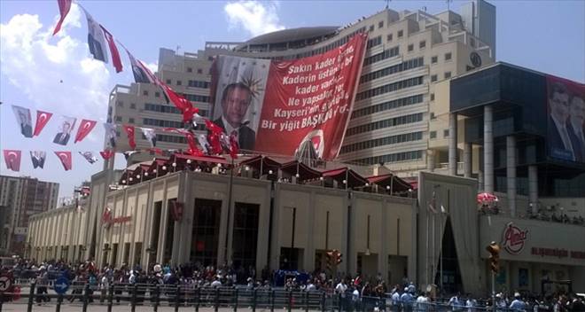 Kayseri`de 1000  Metrekarelik Erdoğan Pankartı      