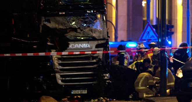 Berlin´de kamyon pazara girdi: 12 ölü, 48 yaralı