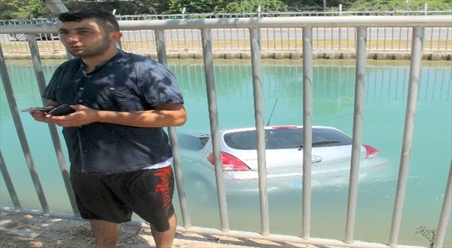 Sıcaktan bunalıp otomobilin camını açınca ölmekten kurtuldu