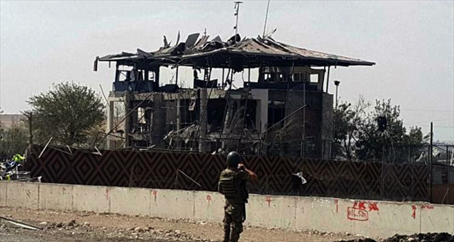 Diyarbakır´da bomba yüklü araç saldırısı sonucu: 2 polis şehit, 1 çocuk hayatını kaybetti