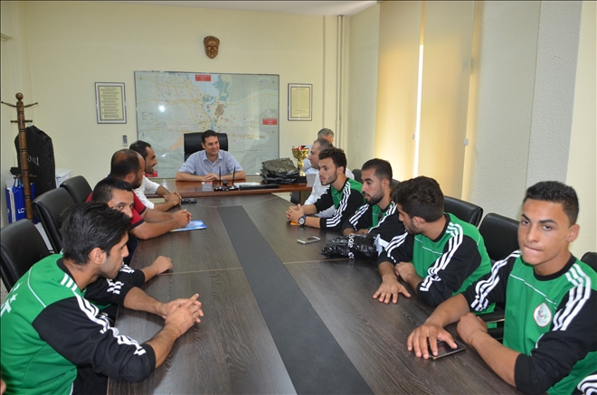Spor İl Müdürü Ataşbak, Adana Suriye Futbol Takımını Ağırladı.