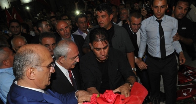CHP Genel Başkanı Kılıçdaroğlu, 30 Ağustos yürüyüşüne katıldı
