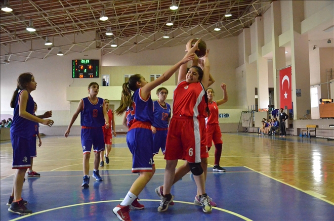 Okullararası Yıldız Kızlar  Basketbol Müsabakaları yapıldı.