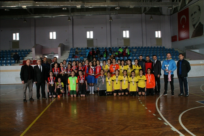 Okullarası Yıldız Kızlar Futsal Müsabakaları´nda Feke Lütfiye Ayşe Baytok Ortaokulu Şampiyon Oldu