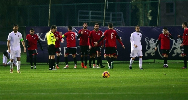 Hazırlık maçında Adanaspor Gençlerbirliği´ne boyun eğdi.