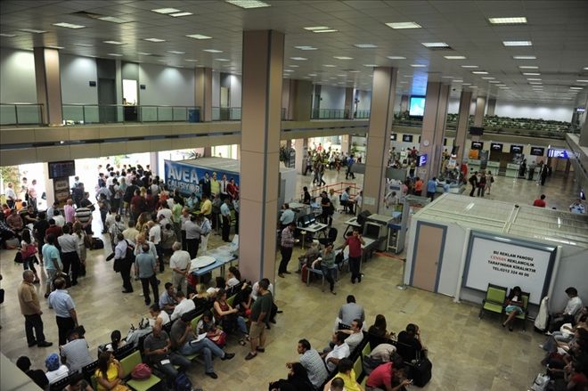 Adana Havalimanı´nındaki yolcu trafiği yüzde 4 arttı.
