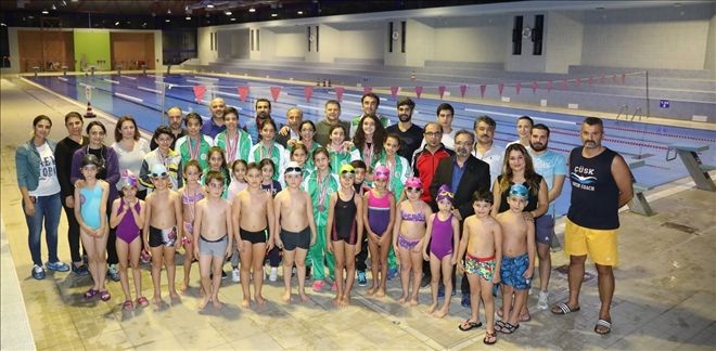 Ç.Ü. Spor Kulübü Yüzme Takımı´ndan 42 Madalya 