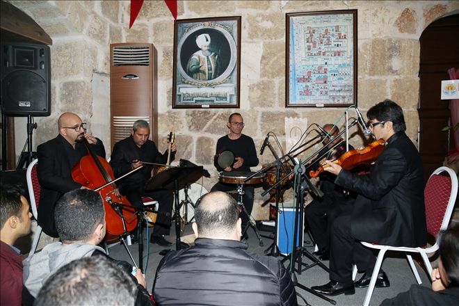  Ramazanoğlu Konağı´nda yaylı çalgılarla türkü konseri