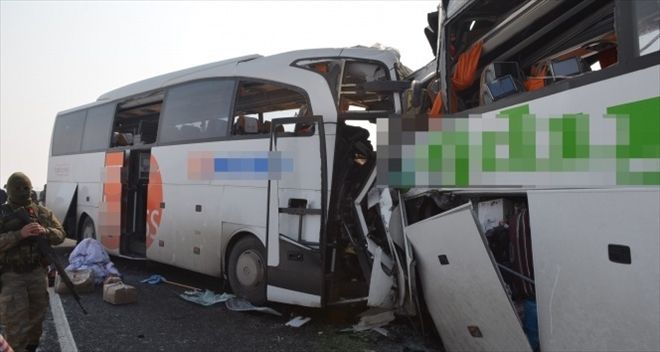 Otobüsler çarpıştı: 8 ölü, 28 yaralı