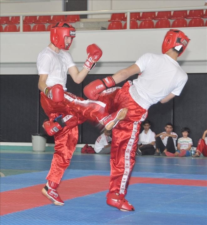 Okullar arası Yıldızlar Kick Boks Türkiye Şampiyonası Adana´da 