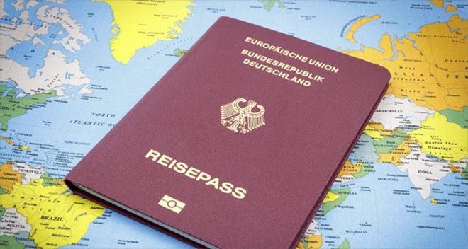 Almanlar pasaportlarını yenilendi