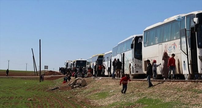 Suriyeli muhalifler ve aileleri Halep´in kuzeyine çekiliyor
