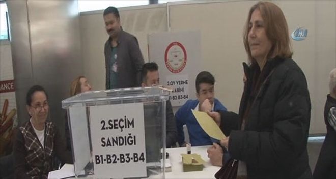 Referandum oylamaları sınır kapılarında başladı