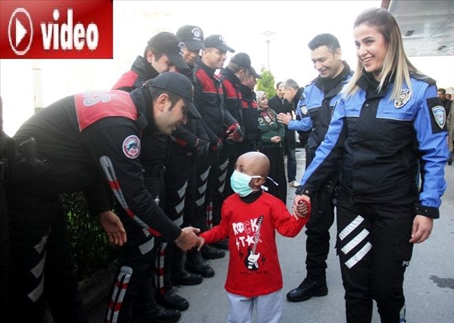 Minik Mustafa, lösemiyi yendi polis eskortuyla evine gitti  