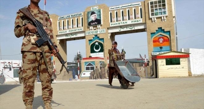 Afganistan-Pakistan sınır kapısı tekrar açıldı