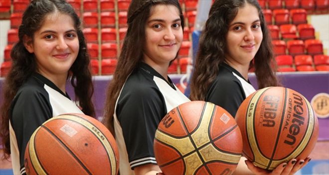 Üçüz kızlar basketbol hakemi