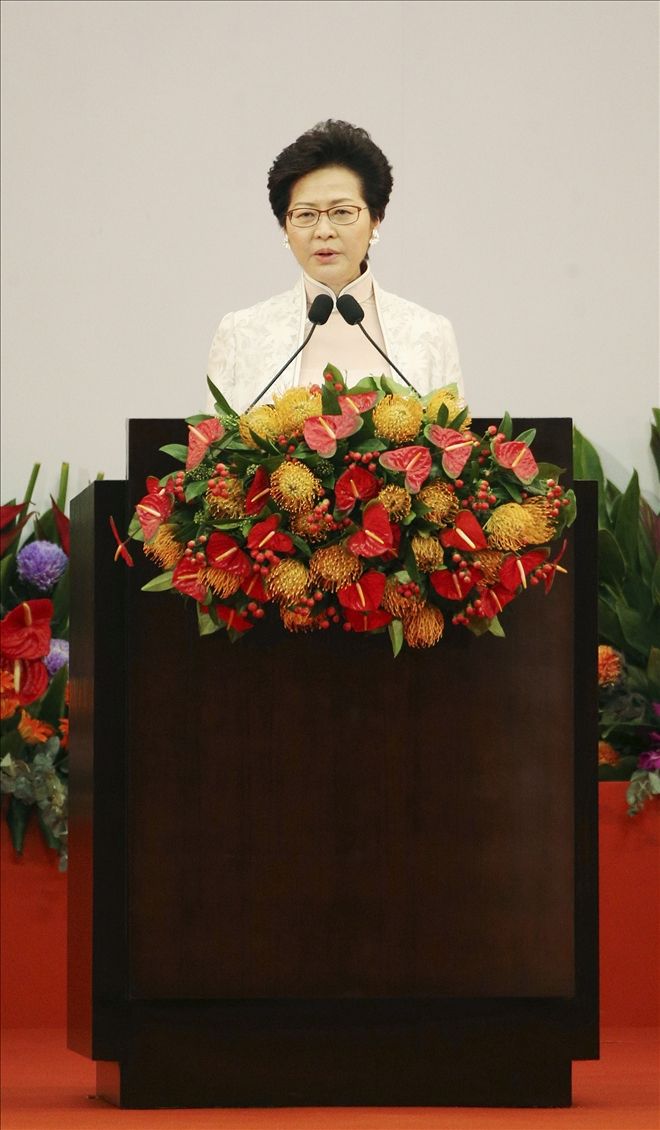 Hong Kong´un yeni lideri Carrie Lam, görevine başladı