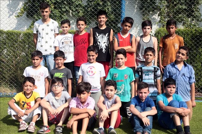 Mülteci çocukların futbol merakı