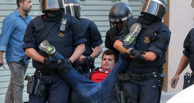 İspanya polisinden Katalonya´ya bölgesine baskın 