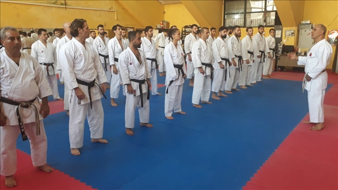 70 karate antrenörü kurslarını tamamlandı