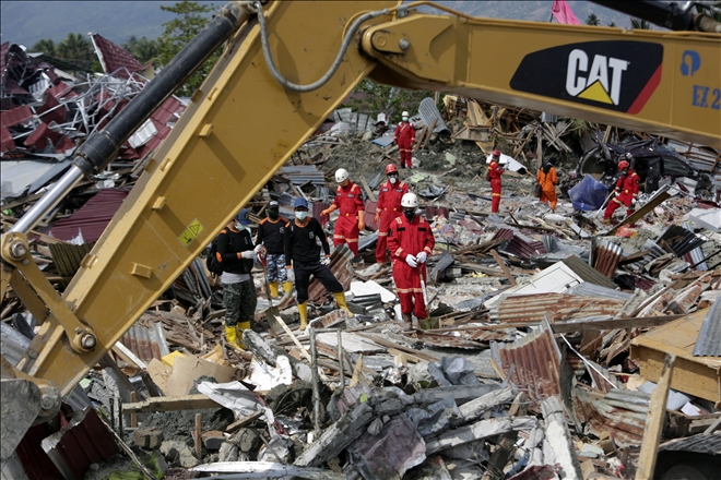 Endonezya´da deprem ve tsunamiden ölenlerin sayısı bin 649´a yükseldi