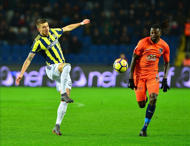 Fenerbahçe, evinde Başakşehir´e karşı kazanıyor