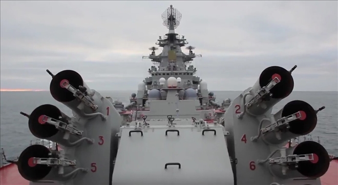 Ruslar, nükleer gemilerle tatbikat yaptı