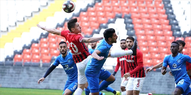 Adana Demirspor hazırlık maçında Gazişehir Gaziantep´i tek farkla geçti