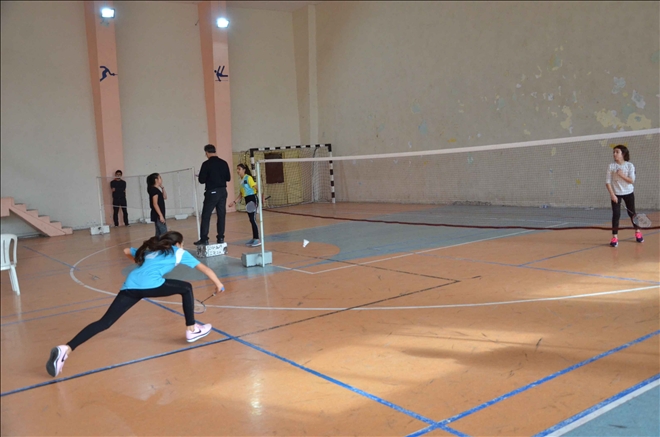 Anadolu yıldızları için, badminton Adana seçmeleri yapıldı