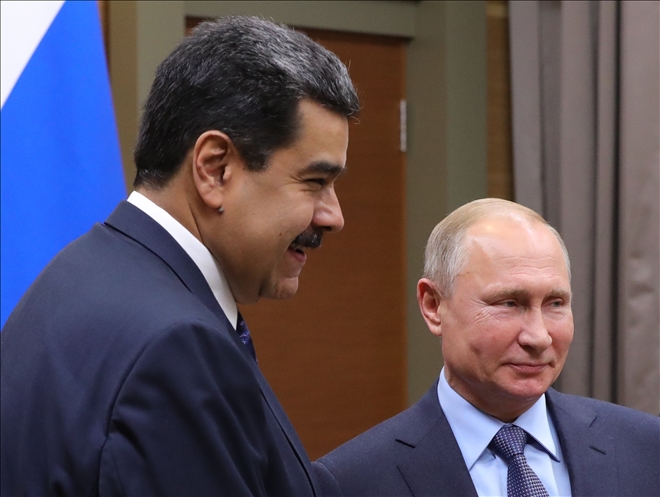 Putin ile görüşen Maduro: ?Ayağa kalktık ve zafer kazanacağız?