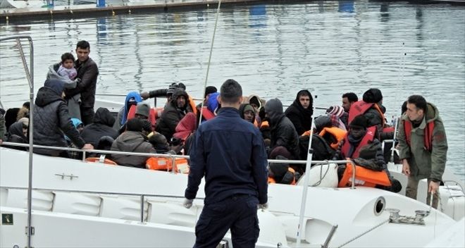 9 farklı ülke göçmeni aynı botun içinde yakalandı
