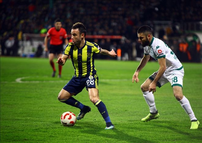 Fenerbahçe yarı finale çıkarak,Beşiktaş´a rakip oldu