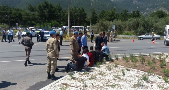 Askeri midibüs kaza yaptı 25 askerimiz yaralandı