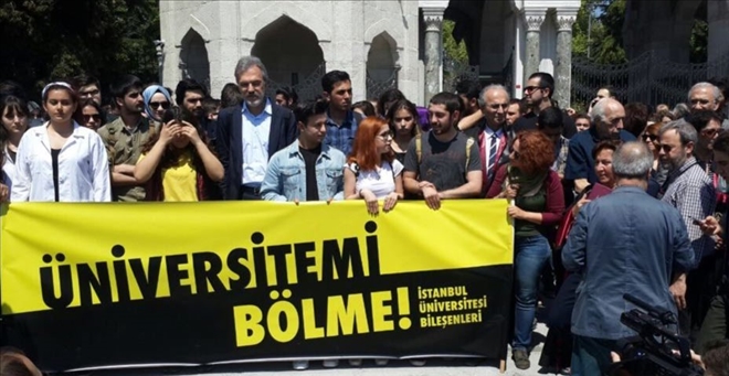 ÜNİVERSİTELERİN BÖLÜNMESİNE İSTANBUL ÜNİVERSİTESİ´NDE PROTESTO GÖSTERİSİ   
