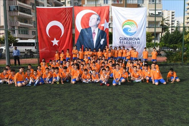 Çukurova Belediyesi çocukları futbol okuluna çağırıyor
