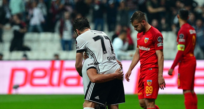 Beşiktaş liderliği kovalamaya devam ediyor