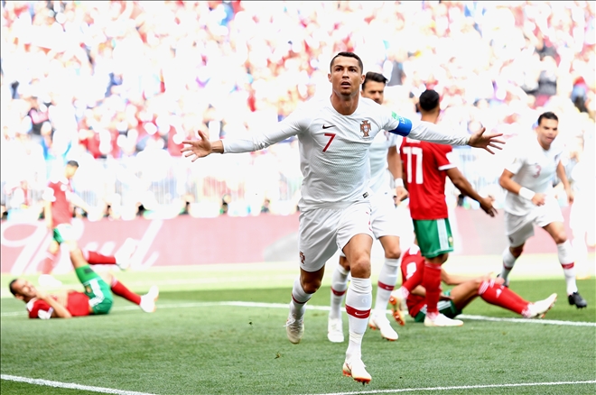Ronaldo, Portekiz´i sırtladı