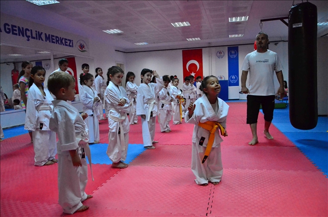 Adana Gençlik Merkezi Yaz Okulu Spor faaliyetleri başladı
