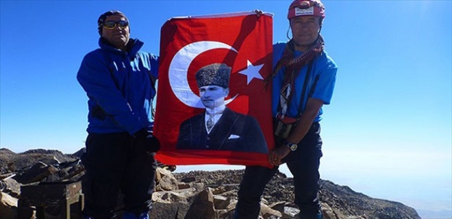 Türk dağcılar, İran´da Türk bayrağı açtı