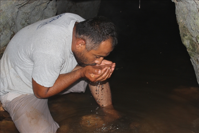 Şifalı olduğuna inanılan mağarada 30 yıl sonra yeniden su çıktı 