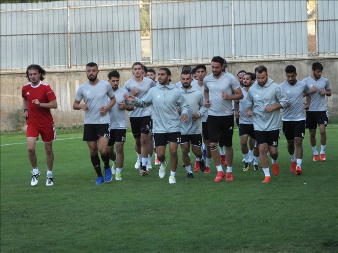 Elazığspor 17 futbolcuyla Adana´ya geldi