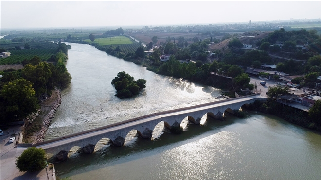 Dünyada halen kullanımda olan en eski iki köprü Adana´da 