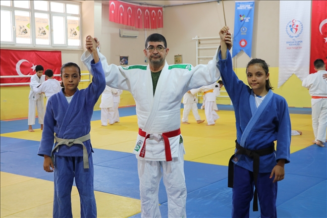 Minik judoculardan Türkiye ve Balkan şampiyonluğu