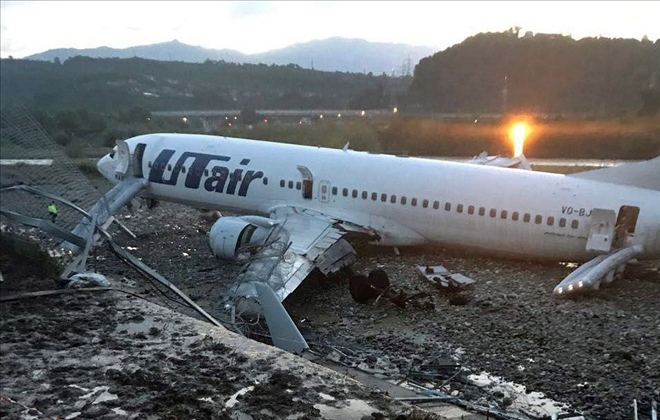 Rus uçağı pistten çıkarak yandı, THY geri döndü