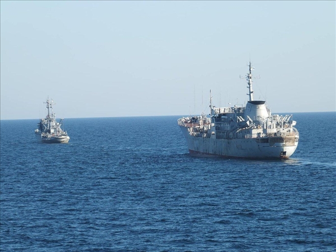Ukrayna gemileri Rus deniz sularında ilerliyor