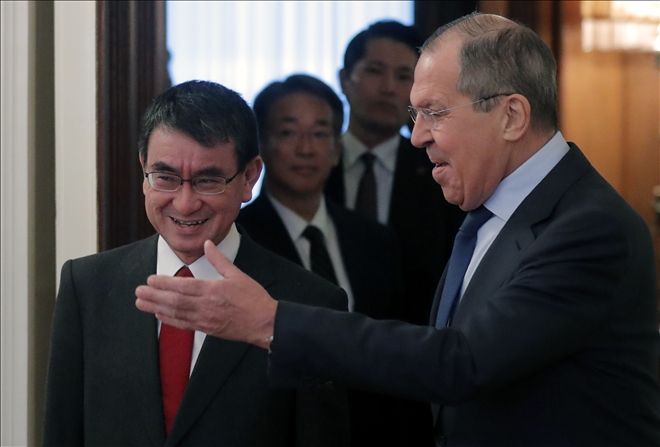 Rus ve Japon Dışişleri Bakanları barış için bir arada