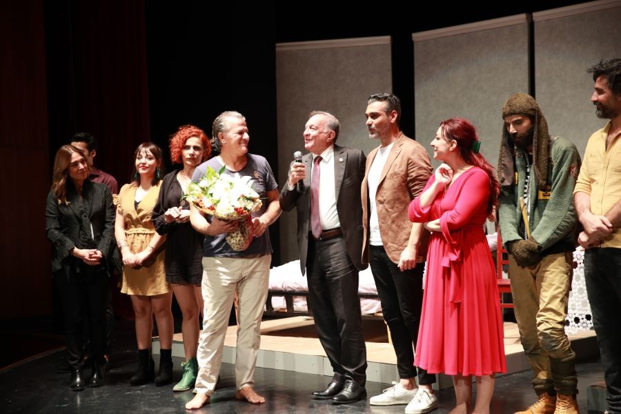 Seyhan Belediye Başkanı Akay “Adana tiyatronun yuvasıdır”