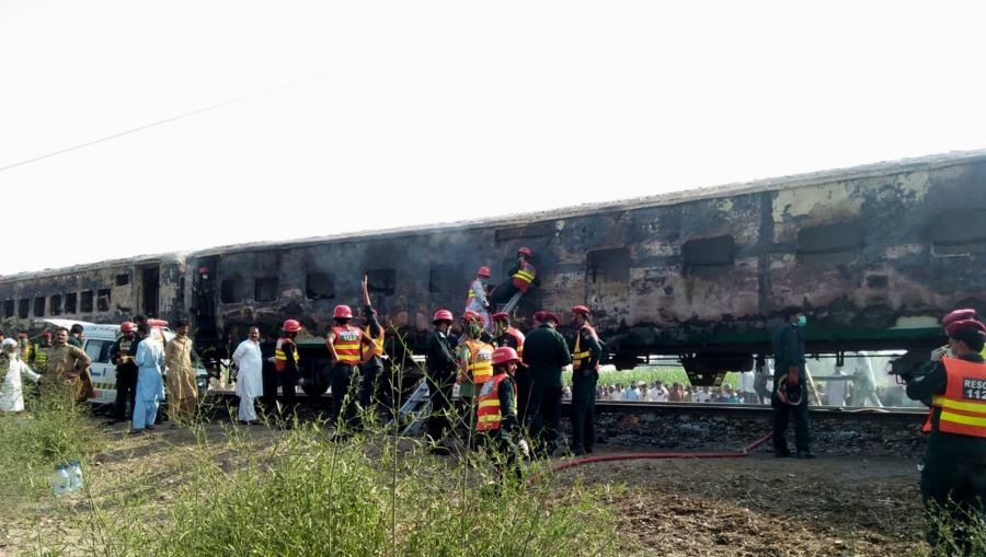 Pakistan’da tren yangını faciası: 62 ölü