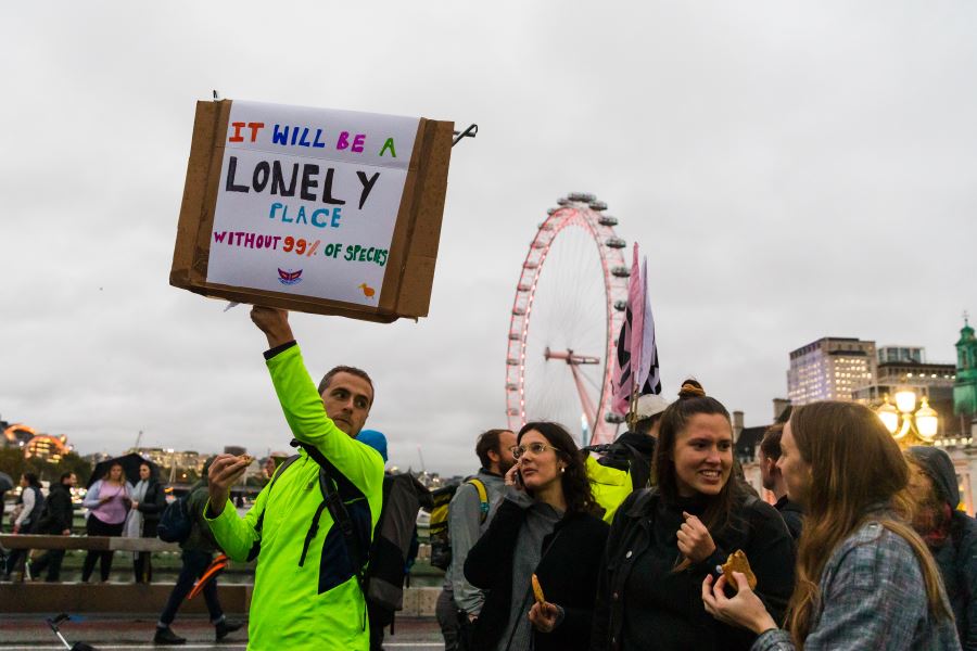 Londra polisinden, 276 iklim değişikliği protestocusuna gözaltı