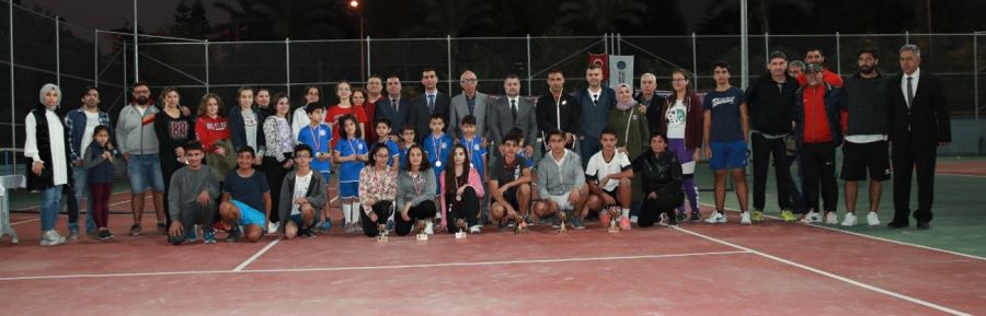 Seyhan Belediyesi tenis turnuvası şampiyonları belli oldu